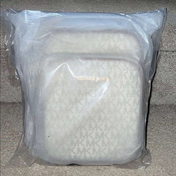 NEW with tags Michael Kors Crossbody Bag - Picture 3 of 3